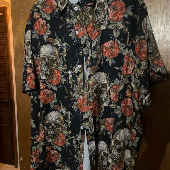 Hawaiian Skull with Flowers Button Down - Picture 2 of 3